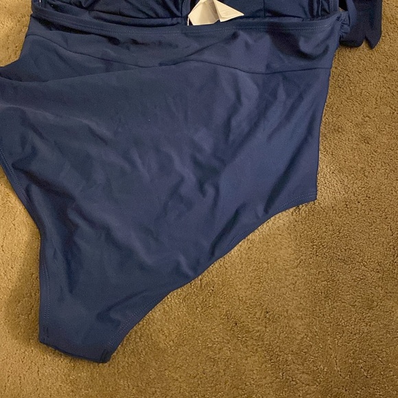 ***NWT*** CUPSHE HALTER RUCHED TUMMY CONTROL ONE PIECE SWIMSUIT - Picture 11 of 12